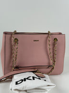 DKNY vaaleanpunainen nahkalaukku
