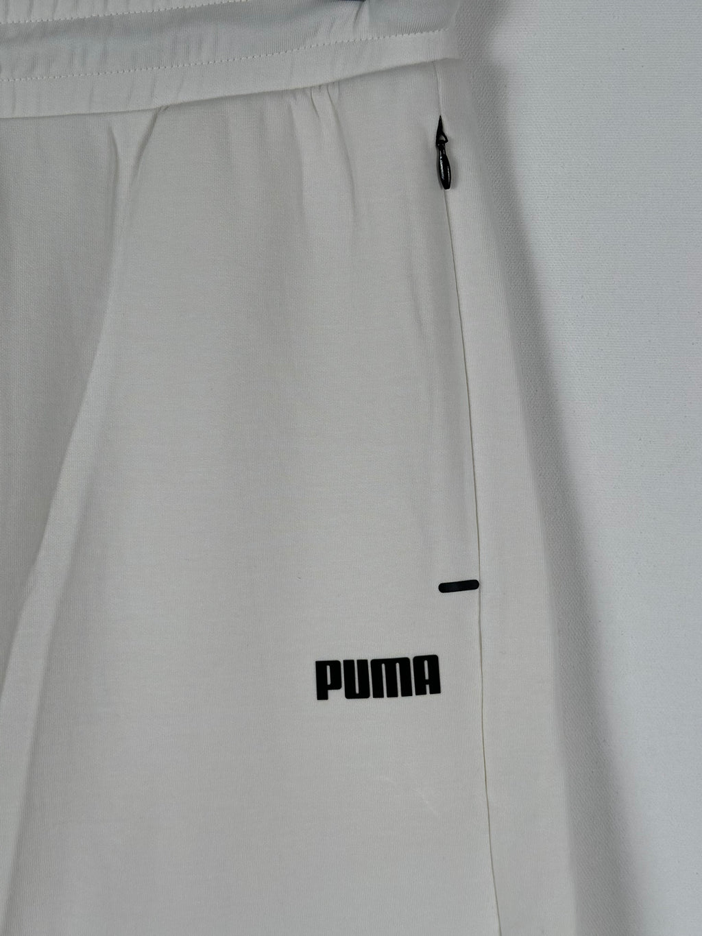 PUMA Comfort Fit -collegehousut – valkoinen