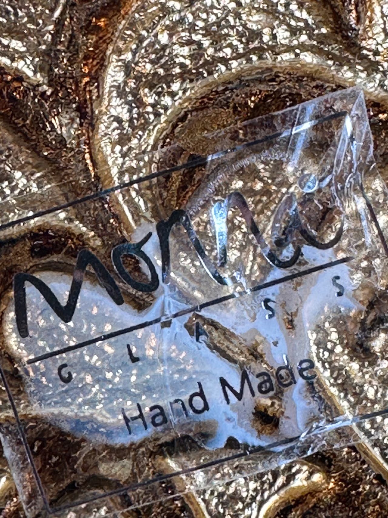 Monna Glass käsintehty tarjoiluvati / kakkuvati (kulta–musta)