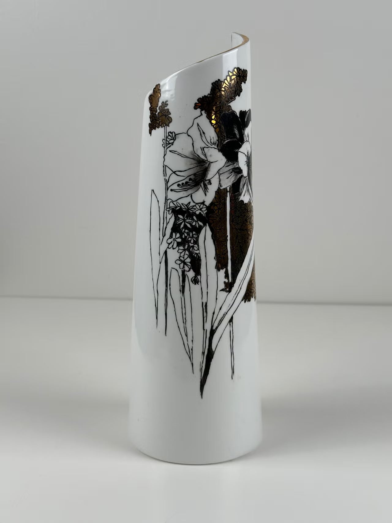 Uniikki moderni taidevaasi (32 cm)