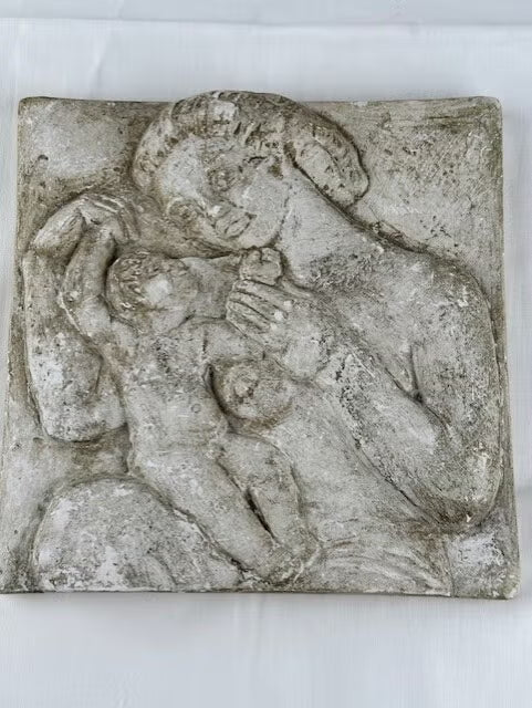 Seinäreliefi “Äiti ja lapsi” – signeerattu E.R. 46