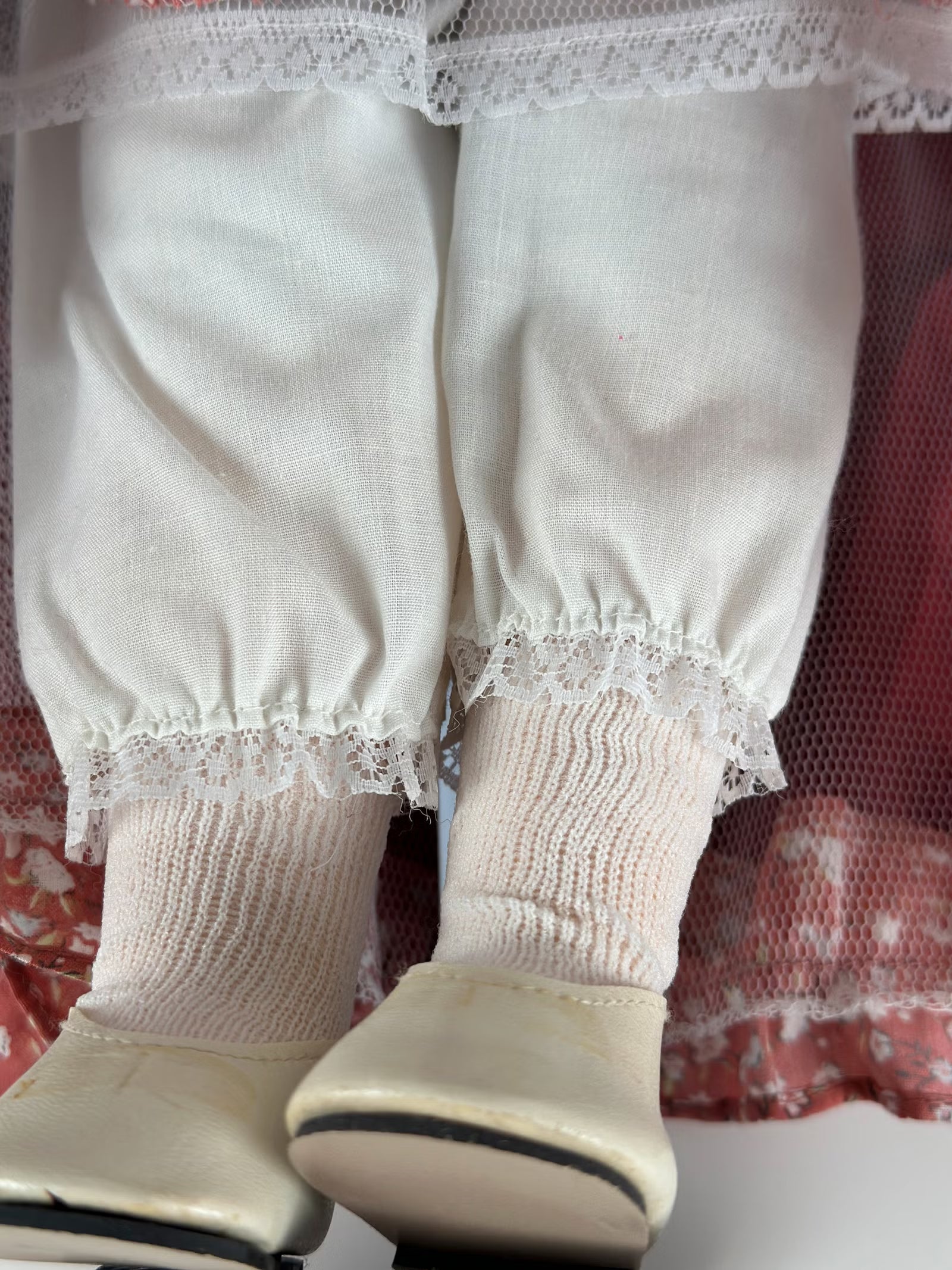 Laadukas posliininukke – 45 cm