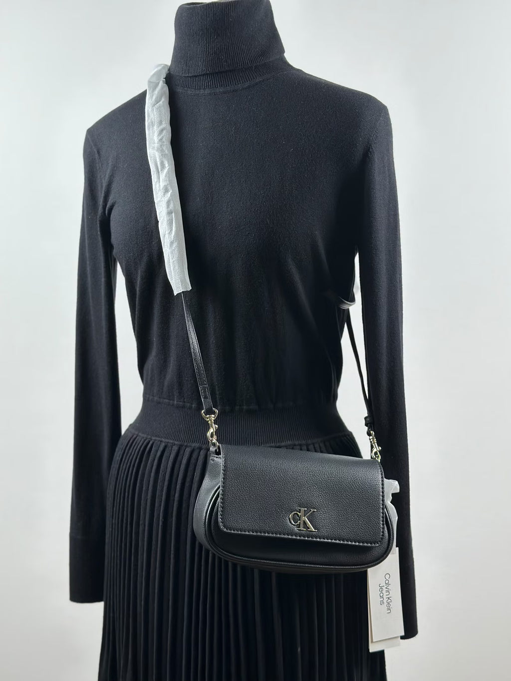 Calvin Klein Minimal Monogram -olkalaukku,